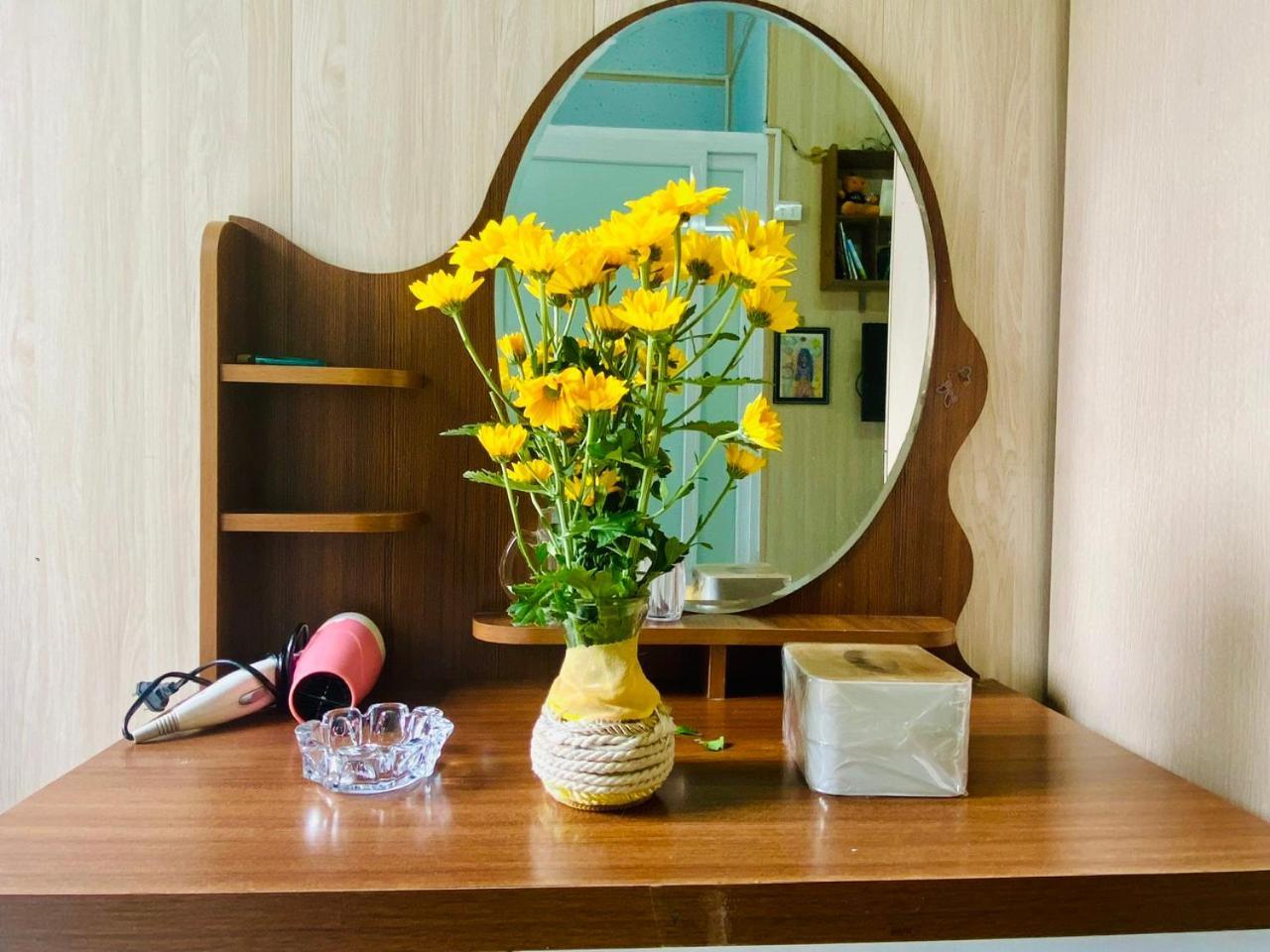 Cozy Homestay With Large Bed, Private Bathroom, Large Balcony Hanoi Kültér fotó
