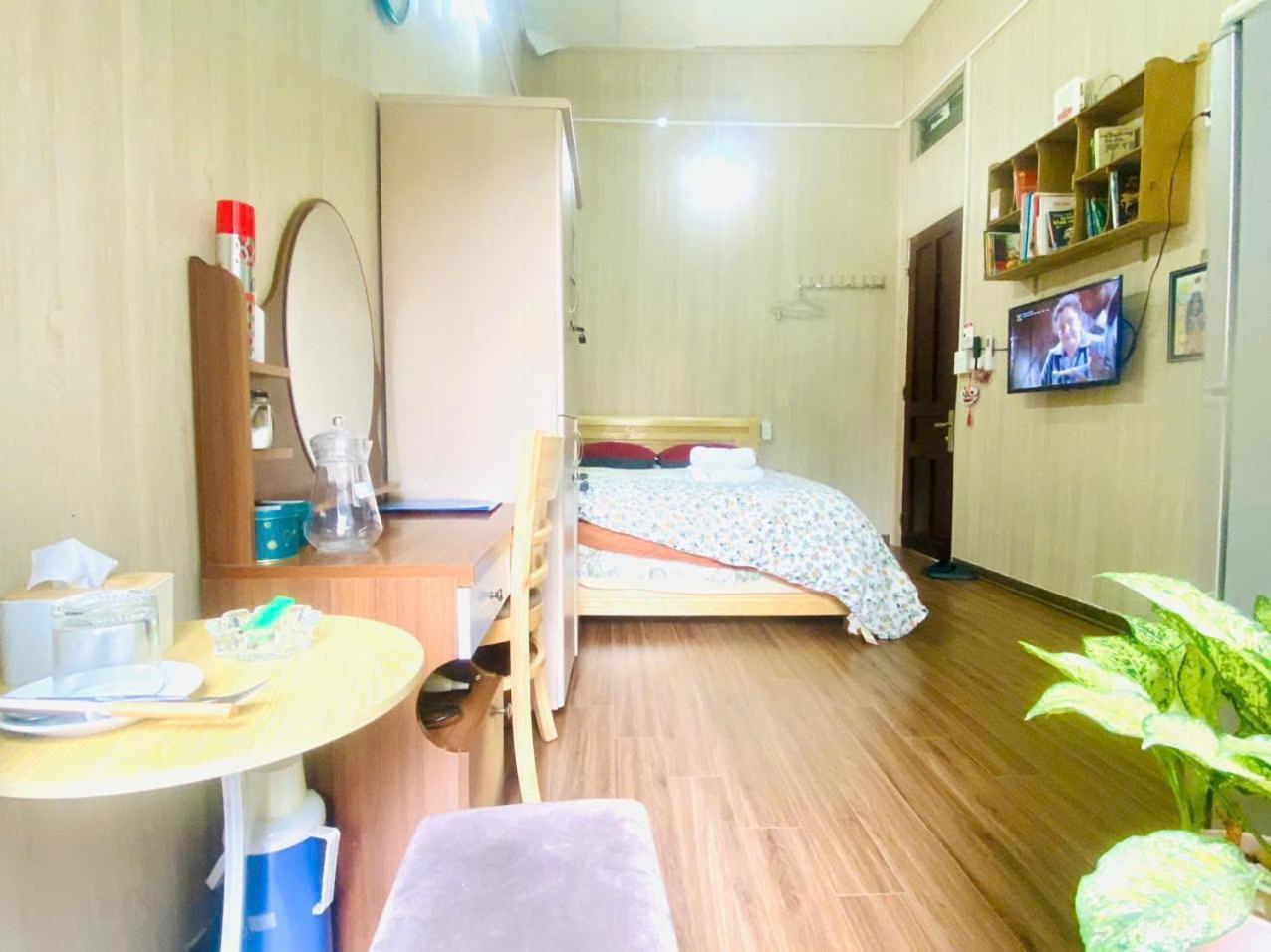 Cozy Homestay With Large Bed, Private Bathroom, Large Balcony Hanoi Kültér fotó